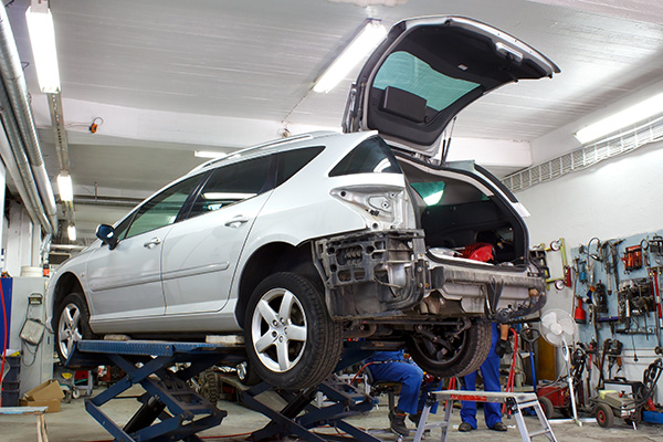 How Do Collision Centers Fix Car Damage from Accidents? | Fuller Automotive